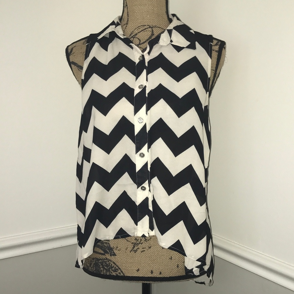 Sans Souci medium black and white chevron stripes